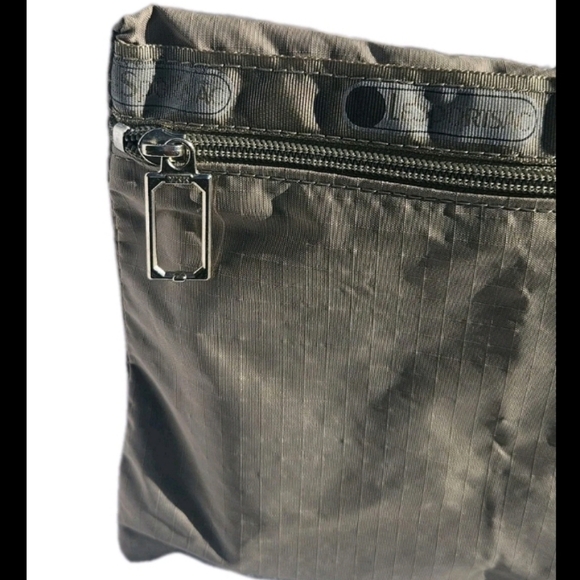 Vintage LeSportsac Beige Cosmetics/Toiletries Bag Zip Closure  11x8x4 - Picture 3 of 4